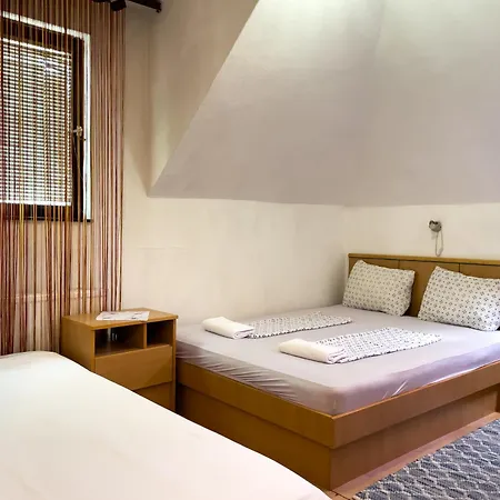 Pestujhely Panzio-etterem Guest house