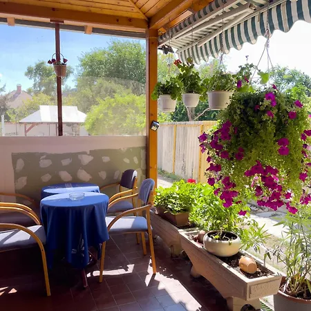 Pestujhely Panzio-etterem Guest house 3*
