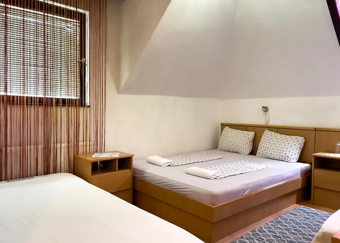 Pestujhely Panzio-etterem Pensiune