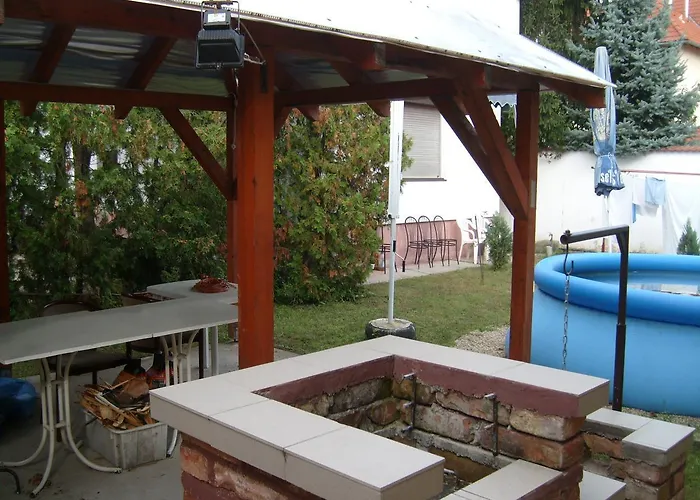 Pestujhely Panzio-etterem Pensiune