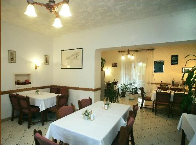 Pestújhely Panzió-étterem Maison d'hôtes 3*